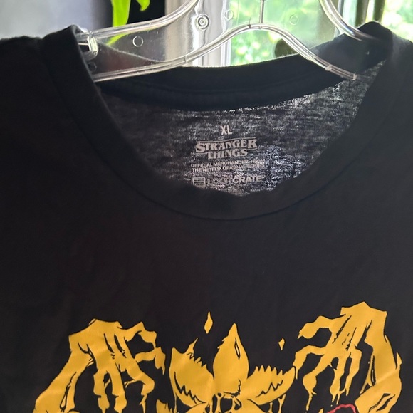 Stranger Things Black Graphic T-Shirt with Yellow and Red Design XL - Picture 9 of 13